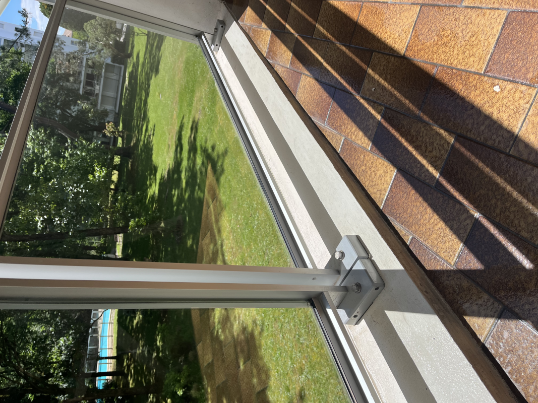 Nettoyage de la terrasse et des vitres d'un appartement a Biarritz 